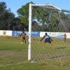 Cristian Cortés mano a mano con el arquero de UAZ