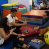 Estudiantes de Psicología dialogando en el Centro de Atención Psicológica a la Comunidad