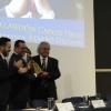 El doctor Aristarco Regalado y el maestro Carlos Terrés hicieron la entrega de la estatuilla